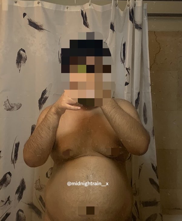 midnightrain__x's tweet photo. Same me different weight 👊🏻

Perjuangan 2.5 tahun menurukan 40 kg dan merubah komposisi tubuh (pernah 120kg 🤣). Walaupun belum seberapa dan masih berprogress 👊🏻

Izin ya kakak-kakak masih jelek dan masih progress supaya excess skinnya gabanyak 🥲🙏🏻 tapi tetap bangga sudah mulai “berbentuk”

So how’s gym change me, nah ini ⤵️

Ps : maap belum waxing 😋 foto pertama kaya mpreg 🤣