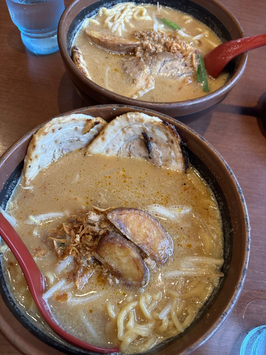 yutaXevion's tweet photo. おそざいます、昨晩お世話になりました皆様…
「いつもありがとうございます！」

さて、フレとおっそい昼飯(１４時過ぎ)に
久し振りの　#田所商店　行ってきますた！！
数年ぶりだったので、ふるえる程美味しかった！！

(*´ω｀)　炙りチャーシューうまかったーｖ https://t.co/e4xtN7Zwr4