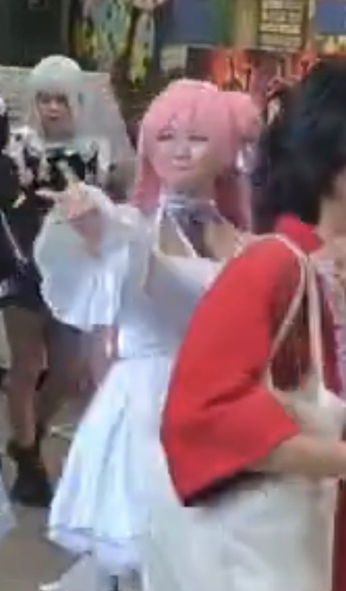 Nekone_cos's tweet photo. ← 帰宅後のiPhone純正カメラ無加工動画の私

丸顔と色白と髪色が全て悪い方向に重なった結果生まれたアンパンマン →

 #OSUコス https://t.co/xrC7FbR4yk