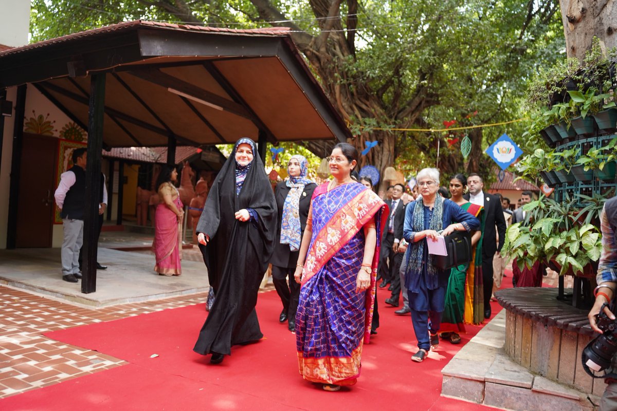 BricsIndia2026's tweet photo. A cultural connect at the Iran Pavilion 🇮🇷 at BRICS Bazaar, New Delhi.

Zahra Pezeshkian, daughter of Iranian President Masoud Pezeshkian, and her husband Hassan Majidi visited the pavilion and interacted with the artisans and representatives showcasing Iran’s rich art, crafts and cultural heritage.

#BRICS2026 #BRICSBazaar #Iran #India