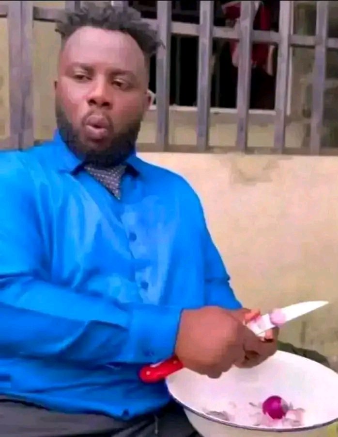 favour58071's tweet photo. “Kobbie Mainoo is better than all Barça midfielders,” huh? 😂

Then use Kobbie Mainoo to win five games in a row so that the man growing a forest on his head can finally cut it down. 😭😂 https://t.co/uWWq8znfrH