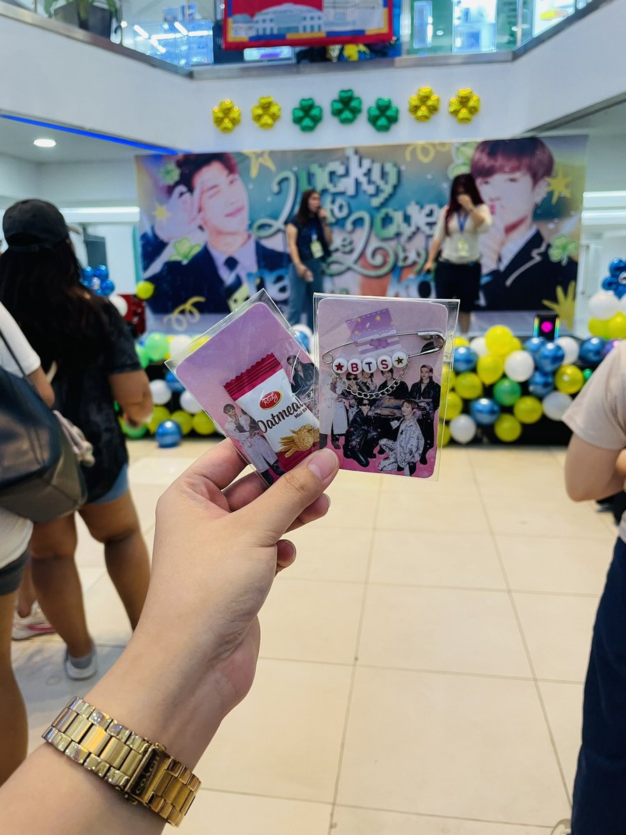 jeonggukhyung_'s tweet photo. 📍alimall cubao #LuckyWithNamKook #BTS https://t.co/zVaowDPSqB