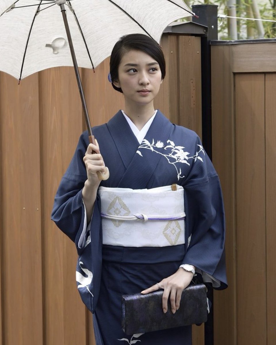 purupuru_moon's tweet photo. 齊藤なぎさちゃん可愛いけど「銀座の女帝」ではないんだよな…コンカフェとかガルバ顔って感じ

銀座の夜を舞台にするなら、黒革の手帖の武井咲みたいに若くても一目で「この女絶対ただ者じゃない」って思わせる貫禄と凄みが欲しい😭

銀座の女帝に必要なのは“可愛い”じゃなくて“怖いほど綺麗”なの😭 https://t.co/91fWpZNQ80