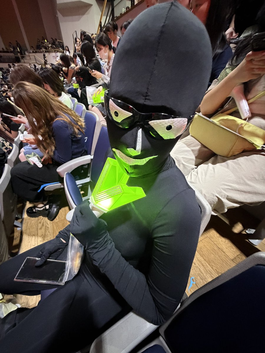 cheol_111's tweet photo. 나 진짜 실례를 무릅쓰고 사진부탁드림 아 웨이션브이 볼때보다 더 떨려 https://t.co/wZkeGbWNVL