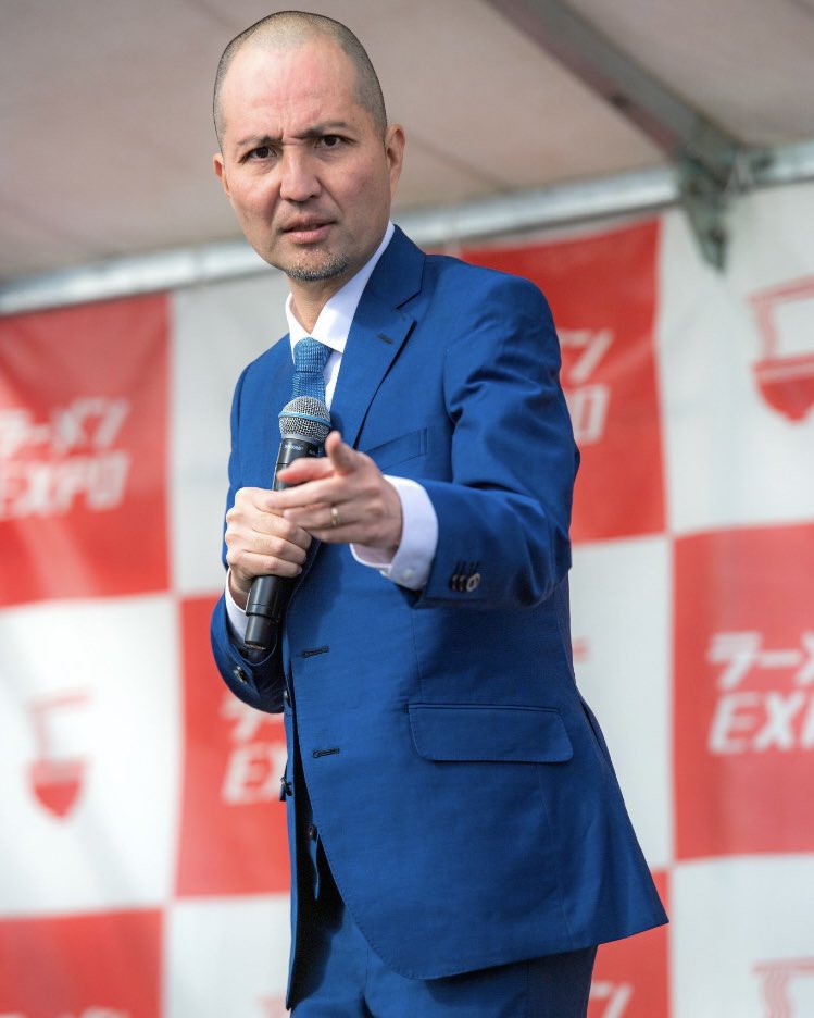 slimmaeken's tweet photo. 本当はあまりオフサイドを分かっていない監督。 https://t.co/qkvEWG2hte
