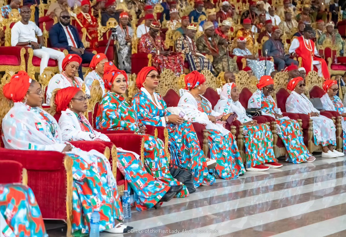 HouseEvergreen's tweet photo. APC Women’s PCC Directorate Congratulates Senator  Oluremi Tinubu on Imo, Anambra Chieftaincy Titles- says it’s Reward for impact

The National Women Mobilisation Directorate of the All Progressives Congress Presidential Campaign Council has congratulated the First Lady, https://t.co/0lR5YdcHv3