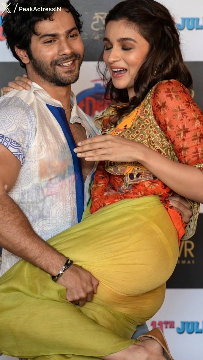 PeakActressIN's tweet photo. Varun Dhawan holding Alia Bhatt like he forgot the cameras were on. 12 years later, and it still hits different 🔥😮‍💨 https://t.co/gpXaYZSJoZ