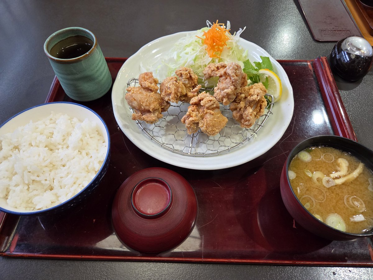 ottakajirokith1's tweet photo. 仕事が今日は午前中に終わったので午後から県南方面までお出かけ🤗
久しぶりにとんかつ屋金太郎さんでお食事をしました😋
からあげ定食を美味しくいただきました😋
ご飯は無料で大盛りに変更できるのですがお腹がいっぱいになるので普通にしました😅 https://t.co/LhvPxd4Y6O