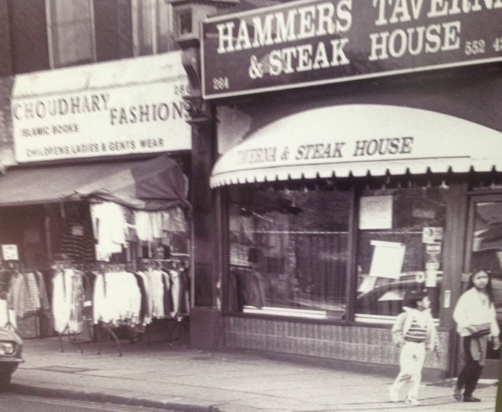 ColinAGrainger's tweet photo. Reflections of the past 10,676.
Memories of High Street North, East Ham, in the 1970s. The Hammers Steak House. 
Picture: SER. https://t.co/dWFhPSAFdE