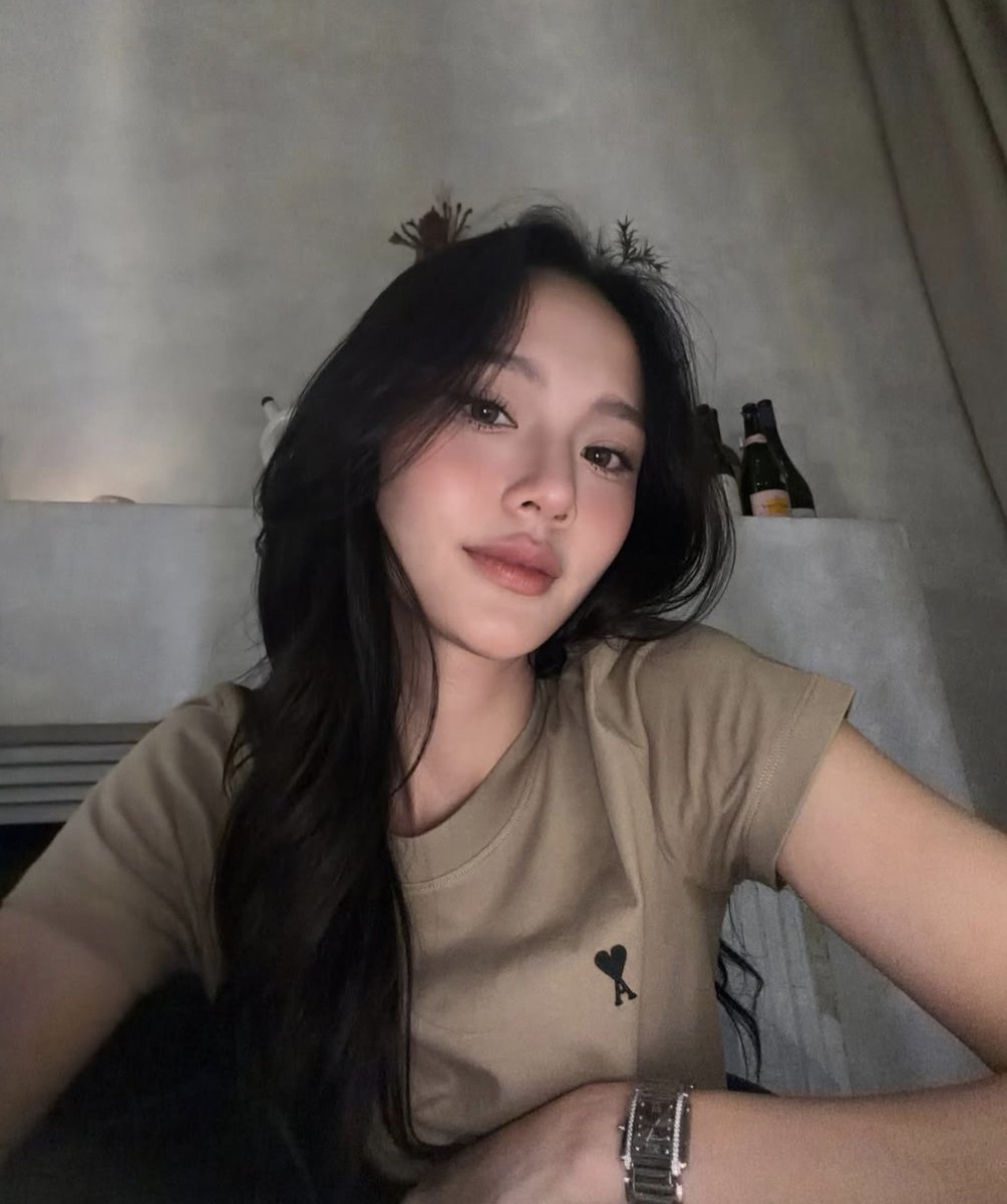 hugmecabeyo's tweet photo. the A on the t-shirt stands for my name and amore (love in italian) because i decided mhee is wearing it for me ❤️‍🩹 https://t.co/F2ZpmlGcXd