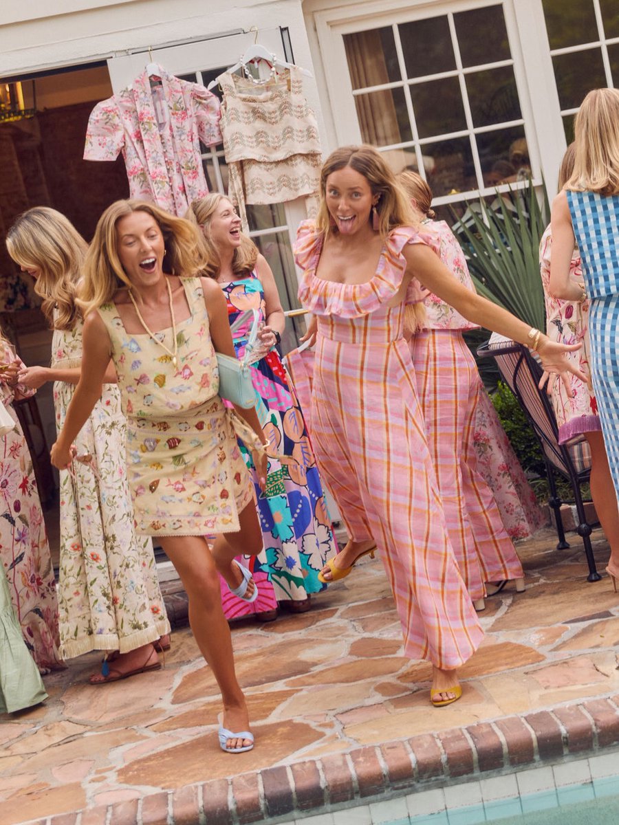 kc_doubletake's tweet photo. The best evening celebrating @ 🌴the most gorgeous collection with fun prints &amp; fabrics! And can you guess who won the champagne pong?😂
📷 https://t.co/DYBdFa6g5D