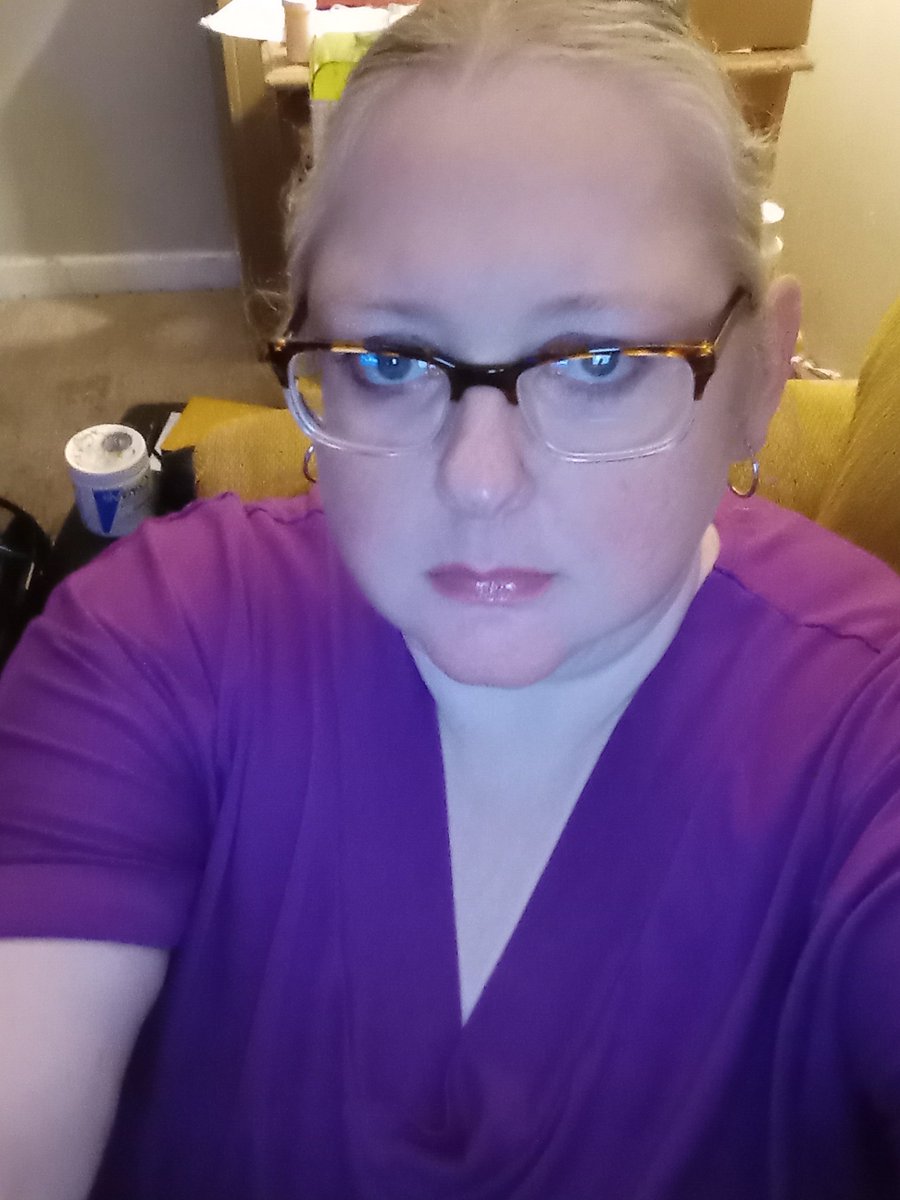 finsmom83's tweet photo. I put in a new leave in conditioner and I guess I used to much because my hair just looked wet and flat even after I blow Dryed it. I've been up since 2 but I watched #PulpySyntax stream from last night first. Had to fill my pill planner too. Happy Saturday ❤️ https://t.co/GKsmB6EyZM