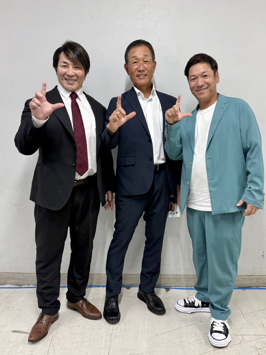 hatsuhiko_tsuji's tweet photo. 令和８年度 埼玉県商工会議所青年部連合会 会員大会に呼ばれて埼玉西武ライオンズ奥村社長と講演でした。
隣の会場では新日本プロレスリング棚橋社長、お笑い芸人はんにゃの川島さんも出席。
気づいたら埼玉県人になって私も50年になります😱 https://t.co/ygxa0dGzI8