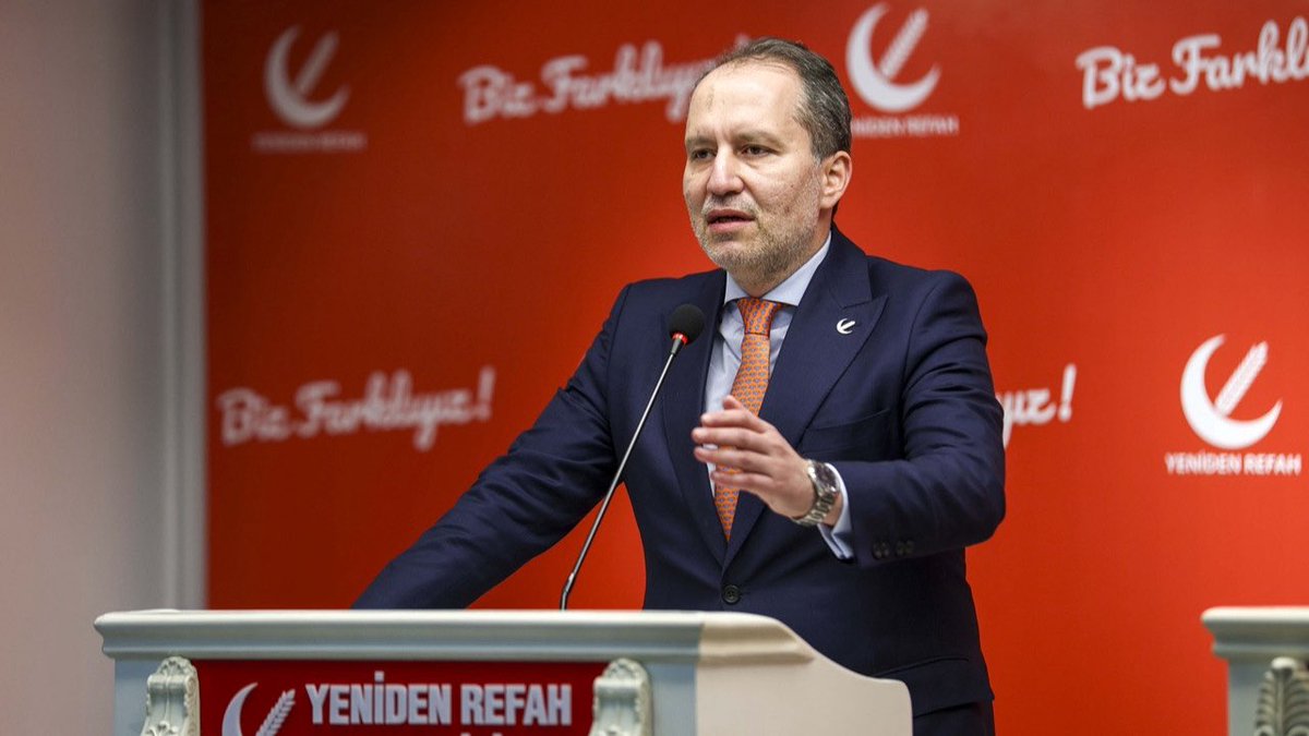 eefe_arslan's tweet photo. Genel Başkanımız Dr. Fatih Erbakan:

“Avrupa Birliği’ne girip Amerika’nın ve dış güçlerin peşine takılıp uydu ve köle olmak mı daha şerefli, yoksa lider ülke Türkiye öncülüğünde İslam Birliği’ni kurmak mı daha şerefli?” https://t.co/l7QpMY8MXc