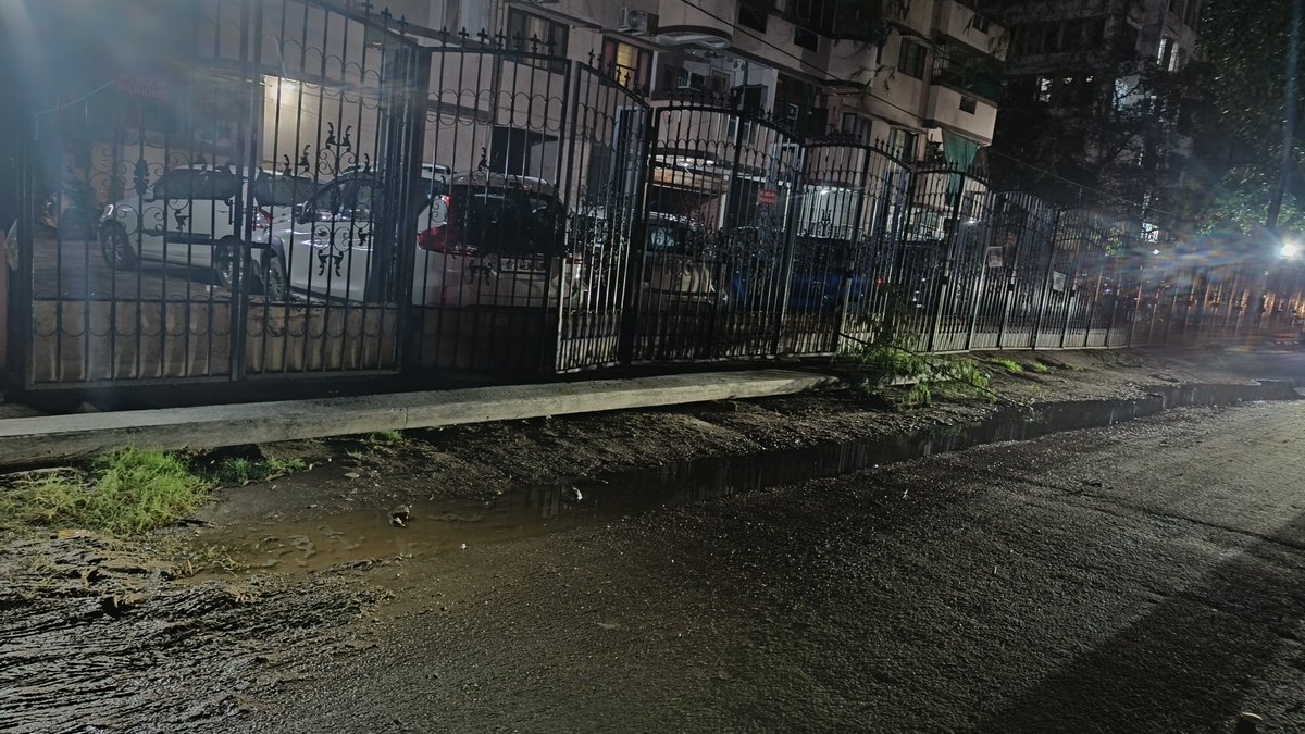 IhmNiti's tweet photo. Day 4 of absolute negligence! A heavy cemented electricity pole is blocking the exit at Gaur Residency, Chander Nagar. We are facing a family health emergency and cannot drive out. Why is the local JE ignoring this hazard?Need immediate action! @PVVNLHQ @pvvnlghaziabad @UPPCLLKO https://t.co/kVt4WOxOkc