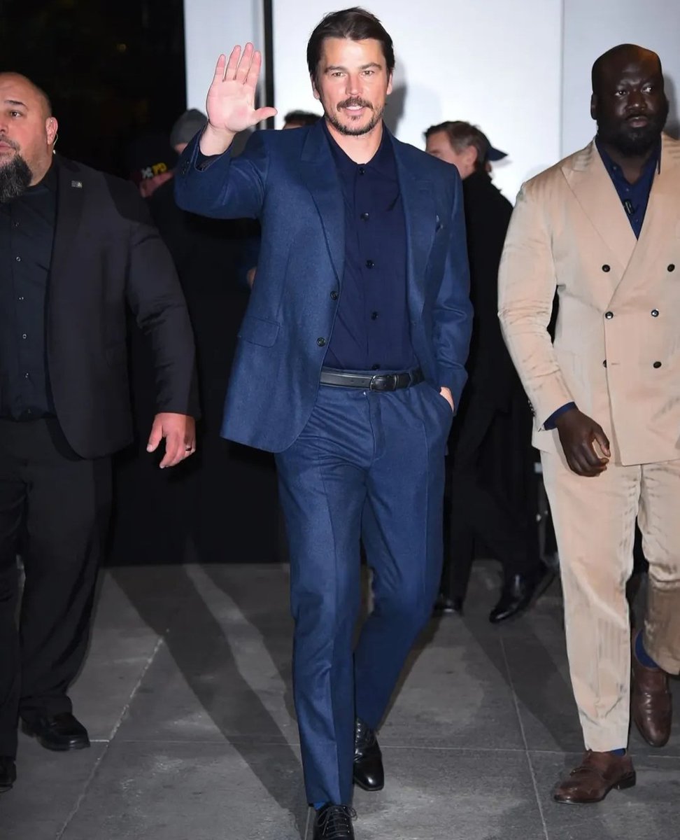 ZeJoshHartnett's tweet photo. My Bruce 🦇 https://t.co/cOCyIDtgKa