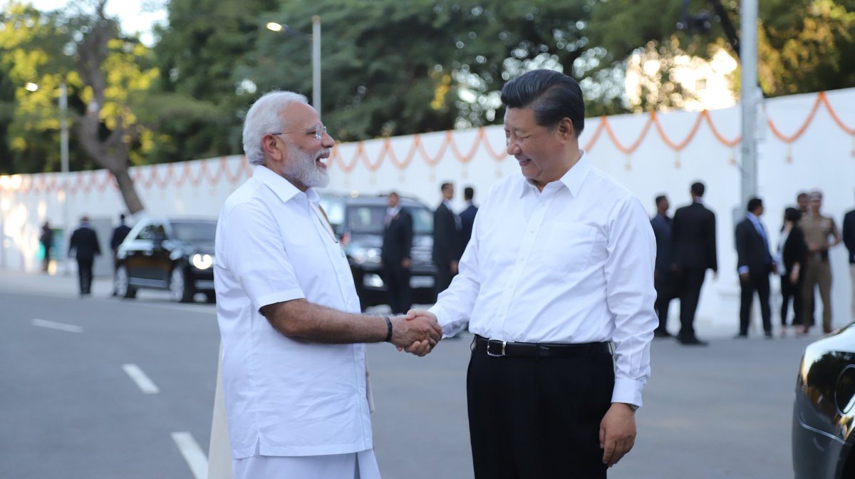 JasJjourno's tweet photo. 2016:All in #Indian attire
2019:Hands held high
Pre-Galwan,pre-Ukraine war days
Bfore “no limits" #Russia-China partnrship
Bfore Westrn #sanctions &amp; energy shock
Bfore multi-yr military standoff along #LAC
Dey retrn for #BRICS 2026
Smiles luk familiar bt world around dem doesn't https://t.co/Kum5kLA7rX