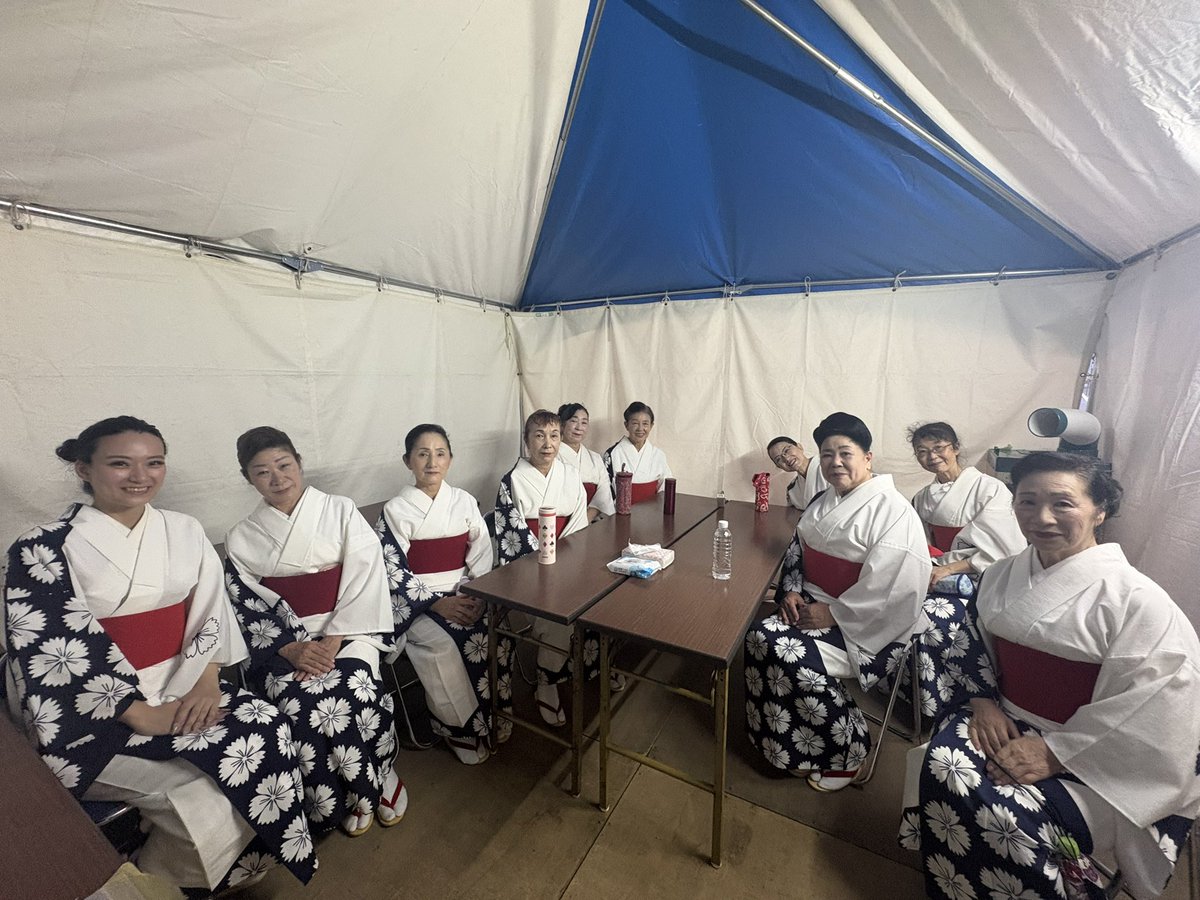 TVA_gap's tweet photo. 🏮10チャン #あたりま縁日 IN大須🏮

いよいよ一日目ラストスパート‼️
縁日名物🕺盆踊り🕺を今年も開催します✨️
本番前の先生方の素敵な笑顔をお届け！みんなで一緒に踊りましょう〜！！！🎶 https://t.co/Od18HEggsi