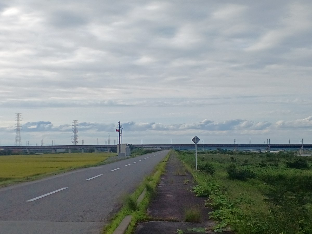 neokuritarou's tweet photo. 過ごしやすい気温なので、ポタリング。
曇り空は少々残念ですが、涼しいと、軽快に動けます。
良い季節になってきました。

#自転車
#ポタリング
#土曜日
#富山県 https://t.co/O5fN01QCsO