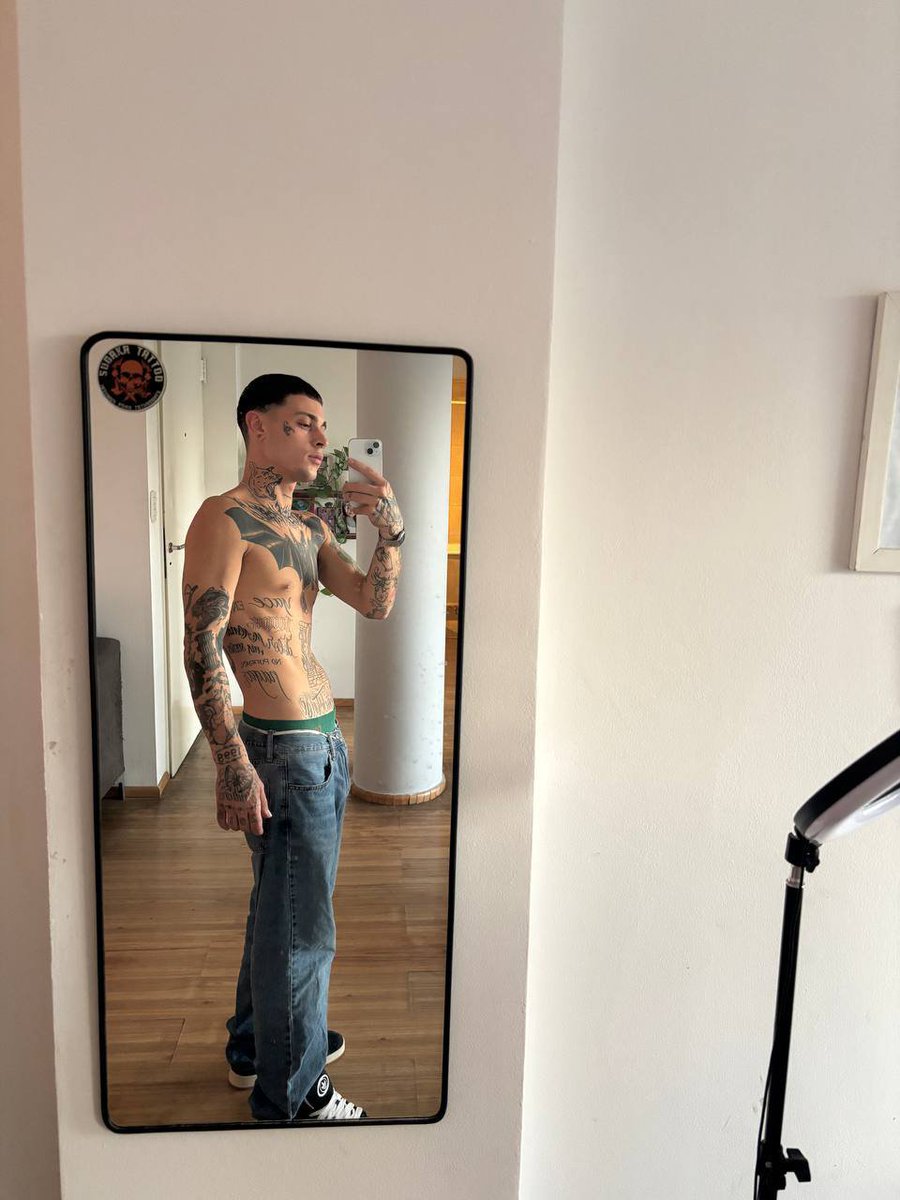 LeviXLDom's tweet photo. “Caught in the mirror looking way too good… tell me you wouldn’t stare twice. 🖤” https://t.co/POj6Id2d56