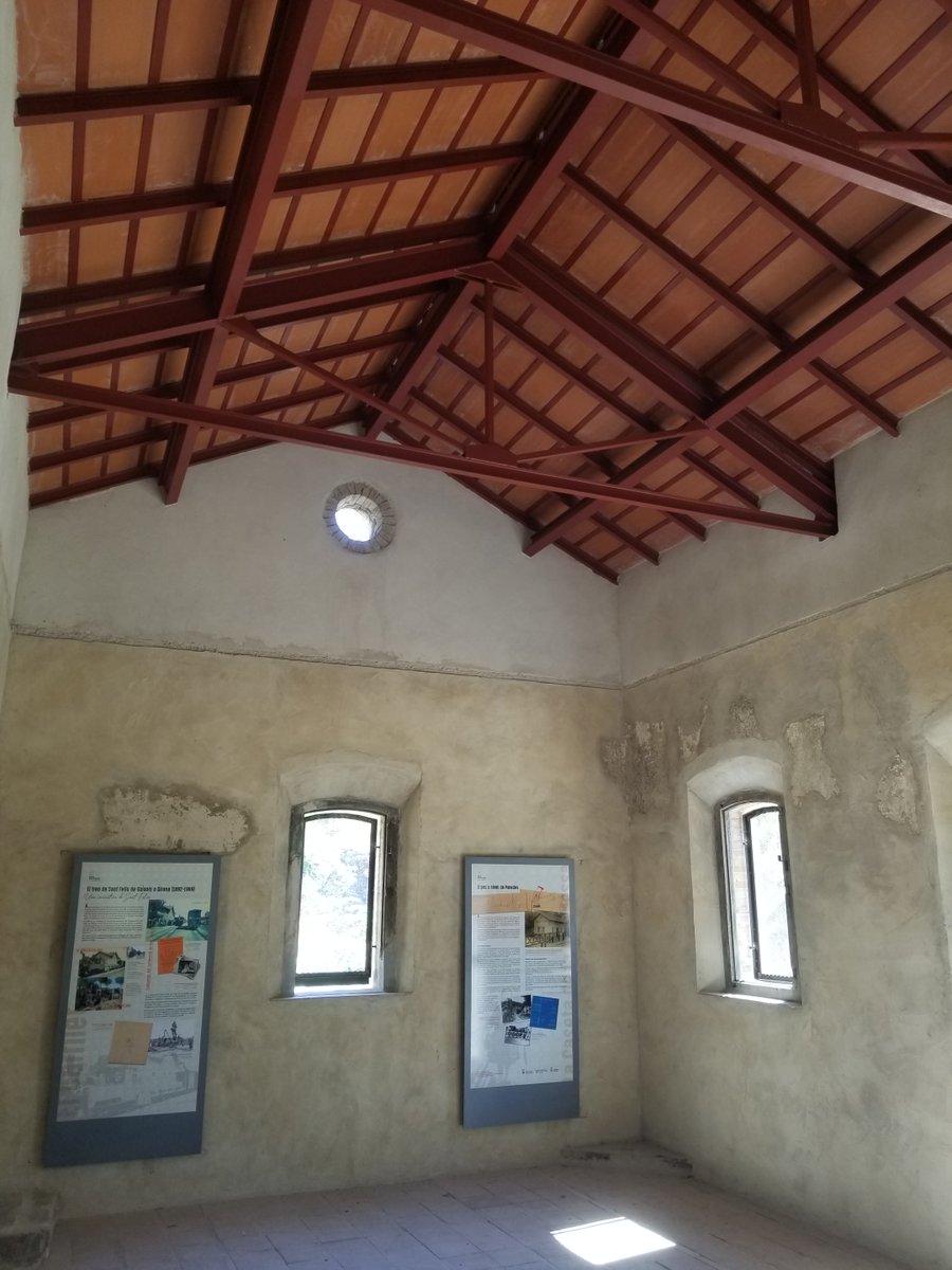 witxi2's tweet photo. @DiputacioGirona @ecoviesgi Interior de la restaurada caseta de la guardessa del pas a nivell de Panedes (Llagostera) @llagosteraldia https://t.co/Sa2rF1cjdV