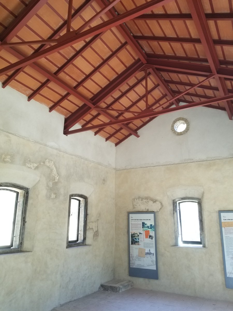 witxi2's tweet photo. @DiputacioGirona @ecoviesgi Interior de la restaurada caseta de la guardessa del pas a nivell de Panedes (Llagostera) @llagosteraldia https://t.co/Sa2rF1cjdV