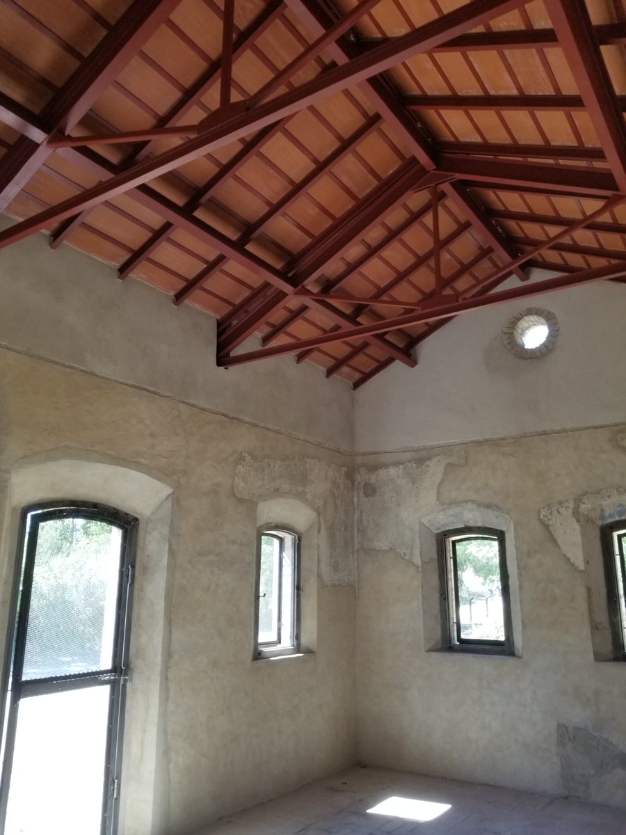 witxi2's tweet photo. @DiputacioGirona @ecoviesgi Interior de la restaurada caseta de la guardessa del pas a nivell de Panedes (Llagostera) @llagosteraldia https://t.co/Sa2rF1cjdV