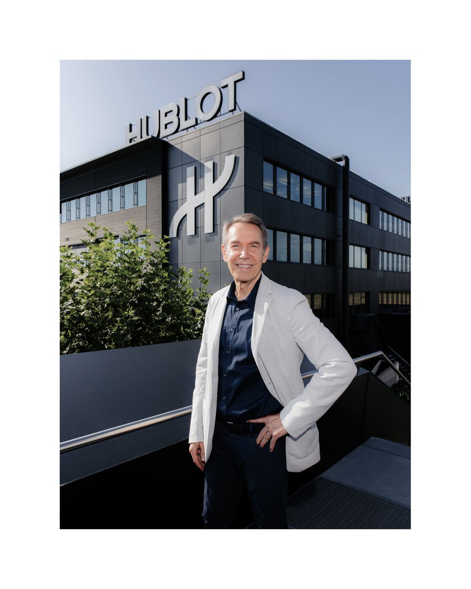 Hublot's tweet photo. Inside La Manufacture in Nyon. Follow artist Jeff Koons as he discovers the master craftsmanship, technical innovation, and precision engineering behind Hublot timepieces. 

#Hublot #JeffKoons https://t.co/TPlHwOP8XF