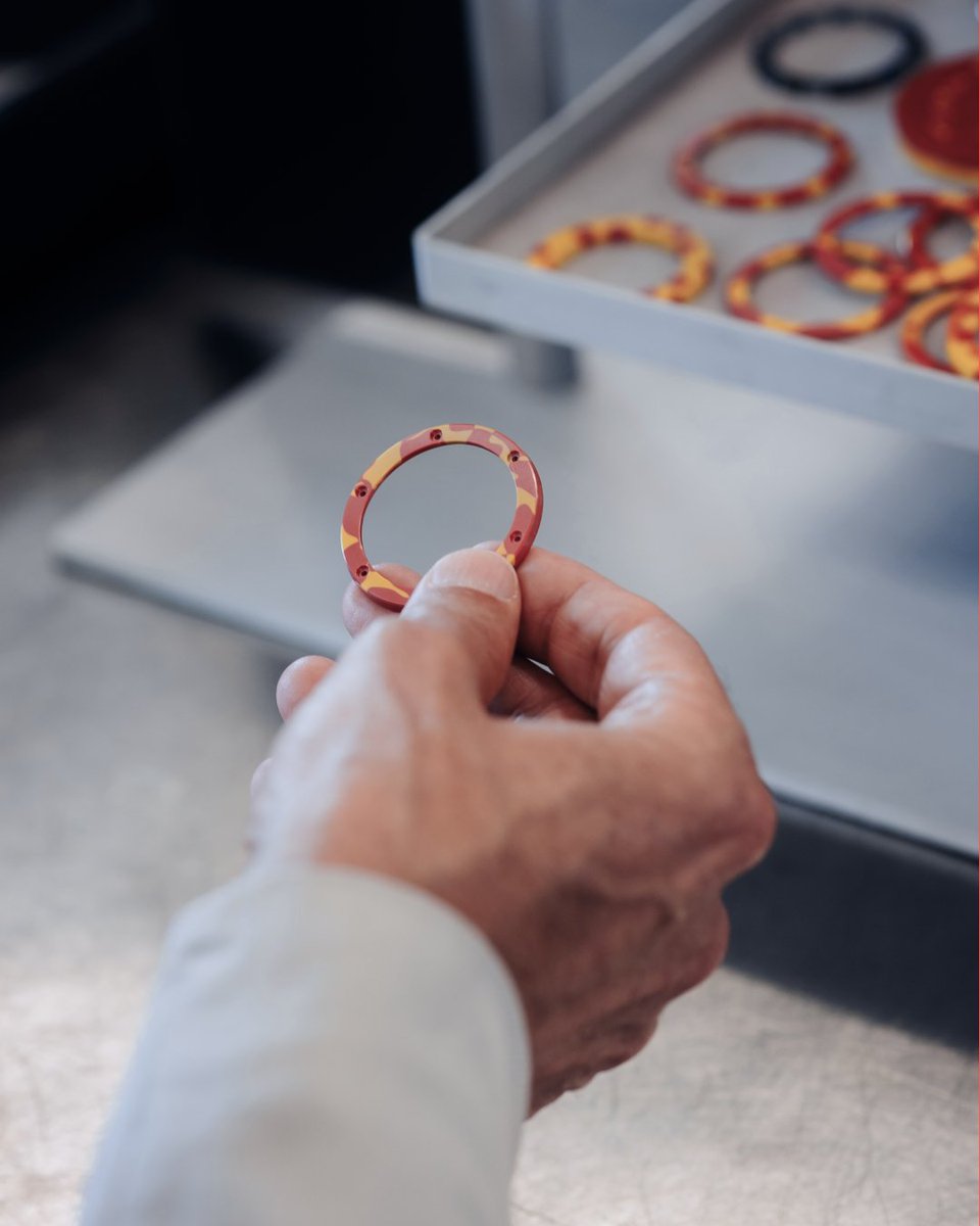 Hublot's tweet photo. Inside La Manufacture in Nyon. Follow artist Jeff Koons as he discovers the master craftsmanship, technical innovation, and precision engineering behind Hublot timepieces. 

#Hublot #JeffKoons https://t.co/TPlHwOP8XF