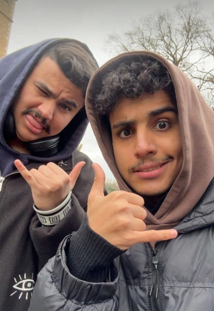 lareennudq's tweet photo. أكثر شخصين يضحكوني  ب باور  😆 https://t.co/dOuOam8ZOH