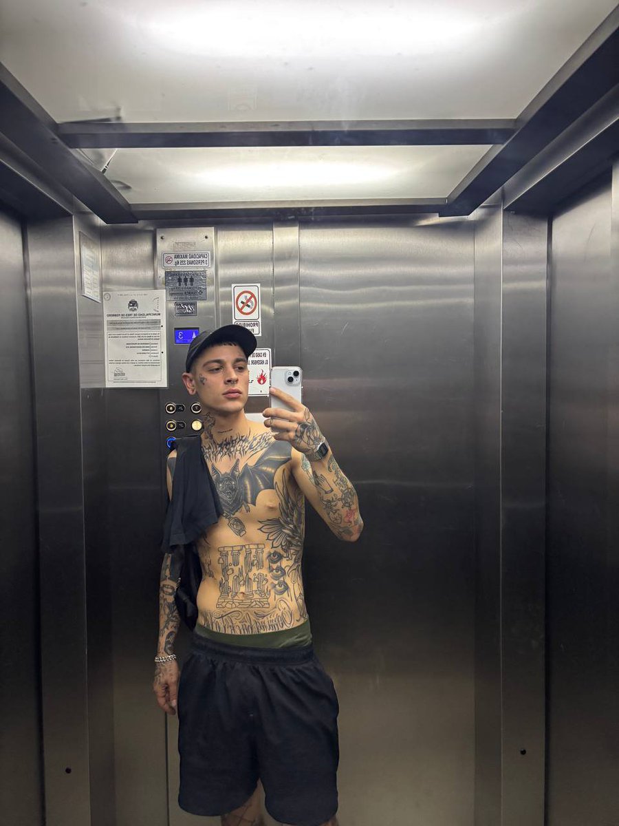 LeviXLDom's tweet photo. “Trapped in this elevator with me… hope you can handle the tension 😈🖤” https://t.co/Ok2ndaGkAA
