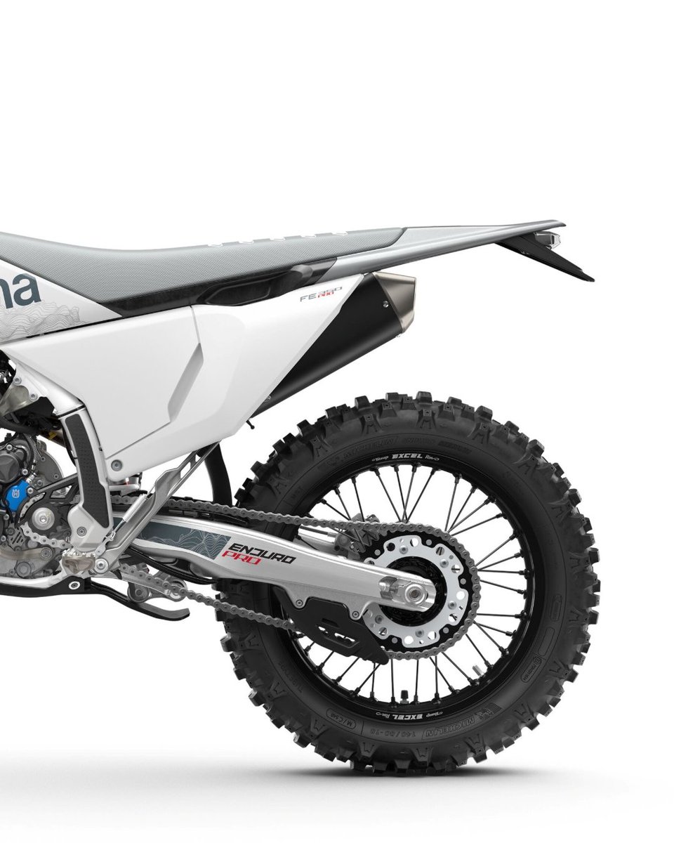 HQV_MotoUK's tweet photo. Own the trails.

Competition-focused machines that combine proven exceptional performance with an exclusive selection of premium Technical Accessories.

The TE 300 Pro and FE 350 Pro. https://t.co/f7ove6DCde

#Husqvarna #RideHusqvarna #Enduro #FE350Pro #TE300Pro #StudioSaturday https://t.co/Zh2OWYLqiT