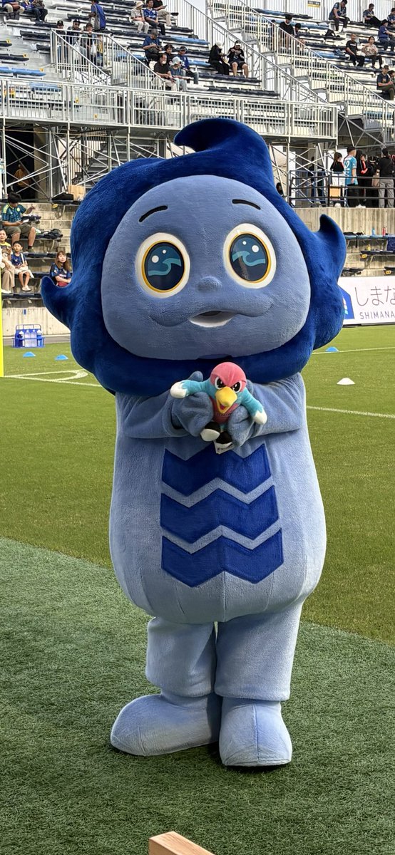 creSCent_051's tweet photo. セイルン💙とウィントス先輩🩷

 #FC今治
 #サガン鳥栖
 #ようこそ今治へ https://t.co/6dLrB2xRlZ