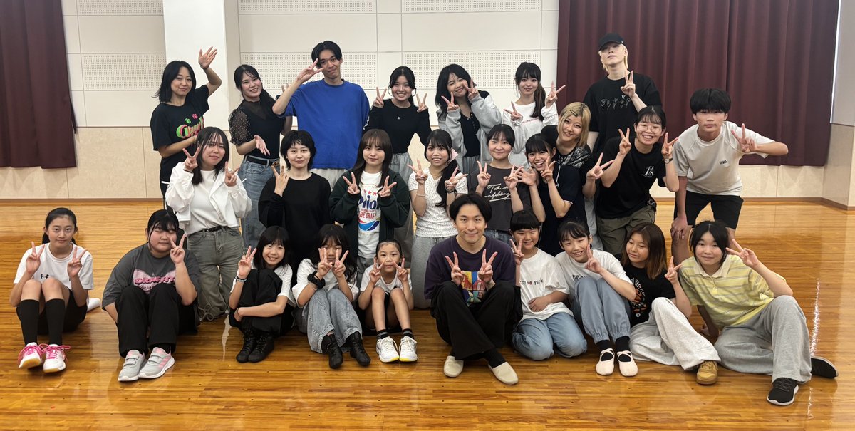 shigabunsan's tweet photo. ユースシアター事業｢Transit square｣の稽古が始まりました！
23名の参加者のみなさんと共に12月の本番まで走り抜けます！！

12月20日(日)
滋賀県立文化産業交流会館イベントホール

作・演出　大塚 宣幸
振付　HIROMI
ダンス指導　谷 春華
歌唱指導　内田 咲

https://t.co/tdrNmFbKO2 https://t.co/IKptDdkYEU