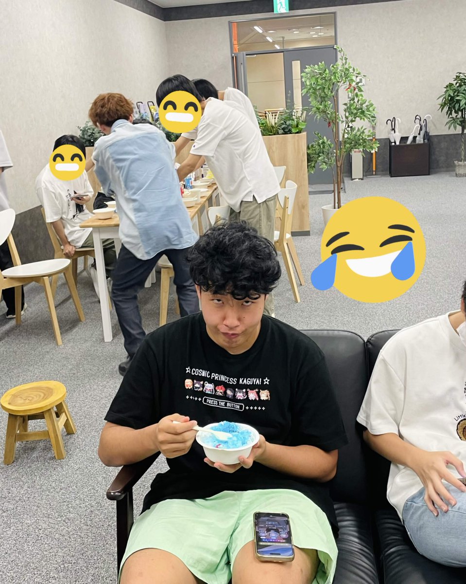 okayama_cp's tweet photo. 🍧夏休みの思い出紹介🍧 〜交流会編〜

夏期講習後に交流会をして
かき氷パーティとビンゴ大会を行いました✨

高等部生と中等部生で協力して
かき氷を作りました！

普段はオンライン講義の生徒さんも、
現地に来てくれて一緒に楽しみました🥳 https://t.co/HpEiJEeT9O