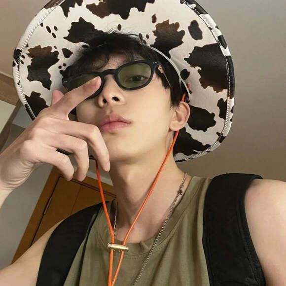 caitmitch18's tweet photo. 🍂 💰 🌺 🌈 Pizza delivery 20 mins late, starving https://t.co/rZoZqtswDR