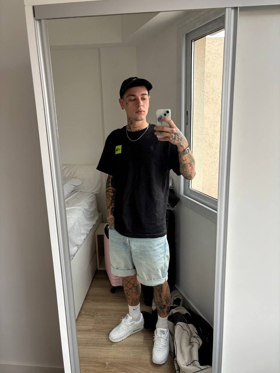 LeviXLDom's tweet photo. “Just a casual fit… but I know exactly where your eyes are going. 😏” https://t.co/A9CofOX0CU
