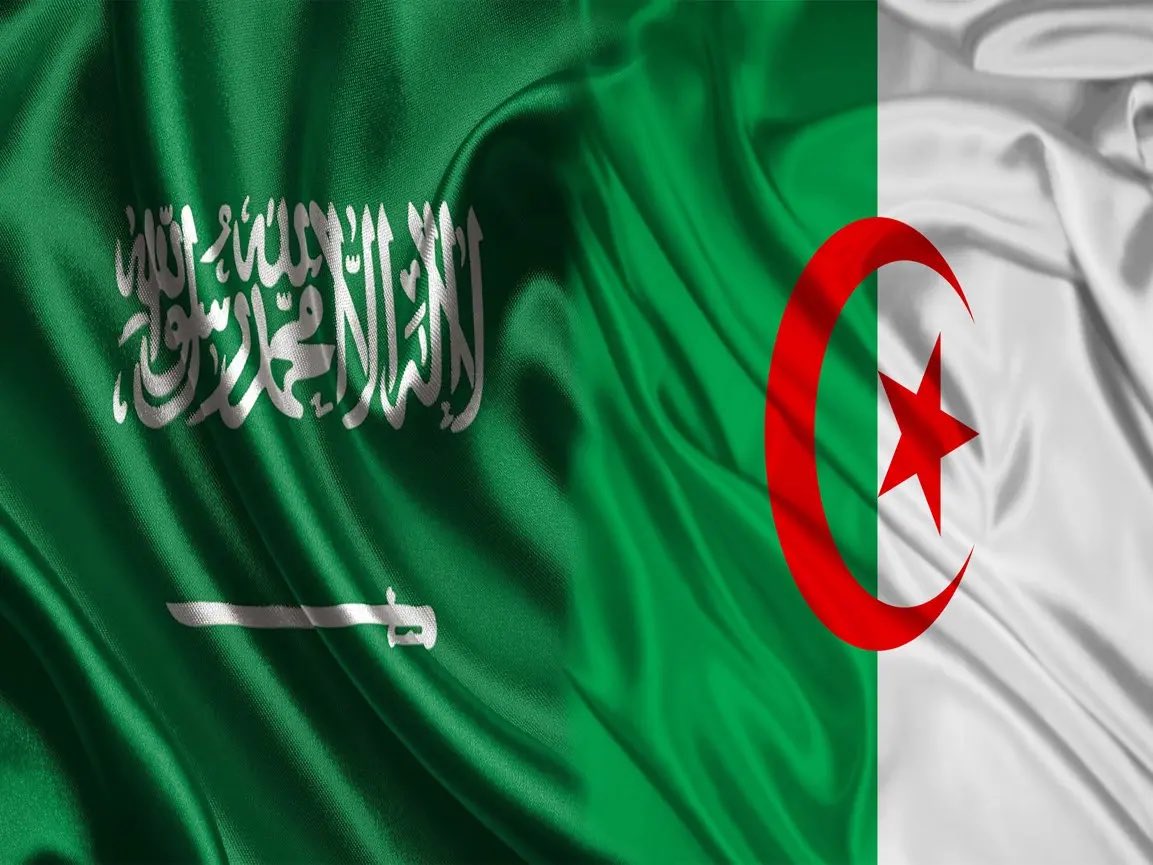 Saud1AlOmran's tweet photo. عندما يتطوع أي عربي أو خليجي لتبييض سجل القيادة الإماراتية والتستر على أدوارها التخريبية متذرعا بالاصطفاف ضد #الجزائر التي تدافع عن امنها واستقرارها 
 ومواجهة شبكات محمد دحلان (الرئيس الفعلي للامارات )

فعليه مراجعة بوصلته ومبادئه فالمعركة أصبحت استهدافا صريحا للأمة وهويتها. 
كيف يتناسى من يدافع عنهم حجم الأثر الكارثي لسياساتهم التي أحرقت 
اليمن والسودان والصومال وسوريا وليبيا وتونس وحاليا يحيك المؤمرات ضد الجزائر 
وكيف يغفل عن مشاريع تمييع الهوية الاسلامية تحت مسمى الدين الإبراهيمي والتحالف غير المشروط مع الاحتلال الصهيونى ودعم المنظمات المعادية للمسلمين وتغذية الصراعات المسلحة في المنطقة إن التبرير لهذه الأفعال ليس سوى تواطؤ علني مع مشروع يمزق الشعوب ويهدد وجودها.