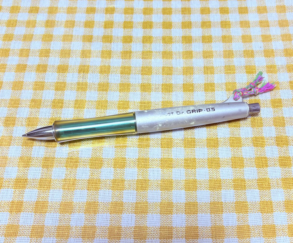 brisa_oval's tweet photo. 絵は9年前のだから、かれこれ20年来の付き合いになるドクターグリップくん✍️
ミサンガ(短)はさっきつけた https://t.co/H6fOKQ2qQc