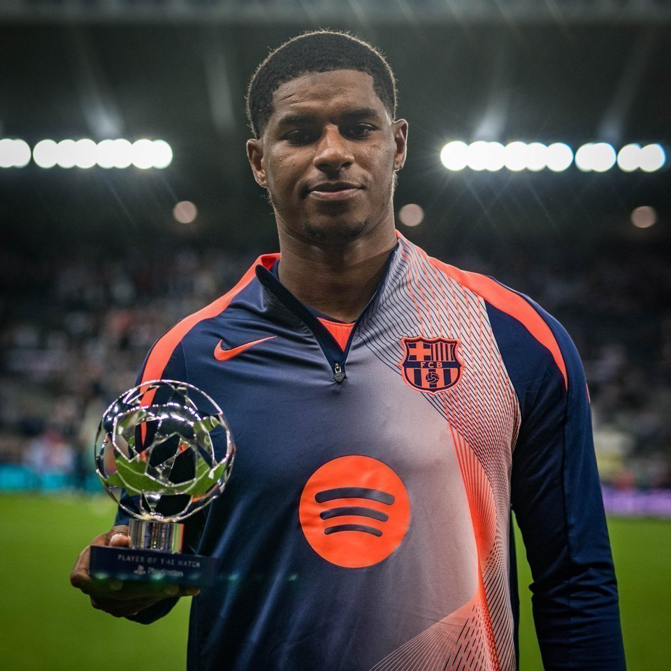 UtdDistrict's tweet photo. 🚨 | There is a feeling that under every previous #mufc manager, bar Louis Van Gaal, Marcus Rashford had never actually received the COACHING he needed to develop as a player.

Interestingly, he feels he GAINED that at Barcelona under Hansi Flick, with whom he has a strong relationship. The pair still talk.

[@JBurtTelegraph]