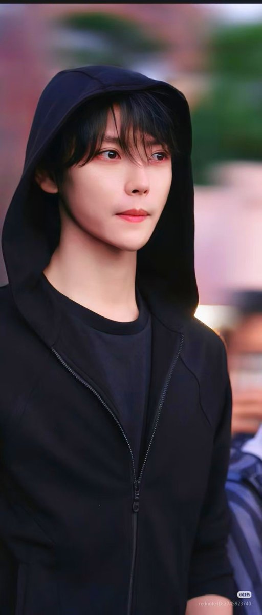 larvaXzax's tweet photo. Xiao Yuliang in Xiao Ge mode on. 🥹
This make me thinking after 10years in 2015 he get out from the Bronze Gate and live happily with WuXie and Pangzi, now in 2026 11 years later he still adventuring around as he is immortal. But where is Wuxie now?😭
#ZhangQiling https://t.co/mtysAowCO9
