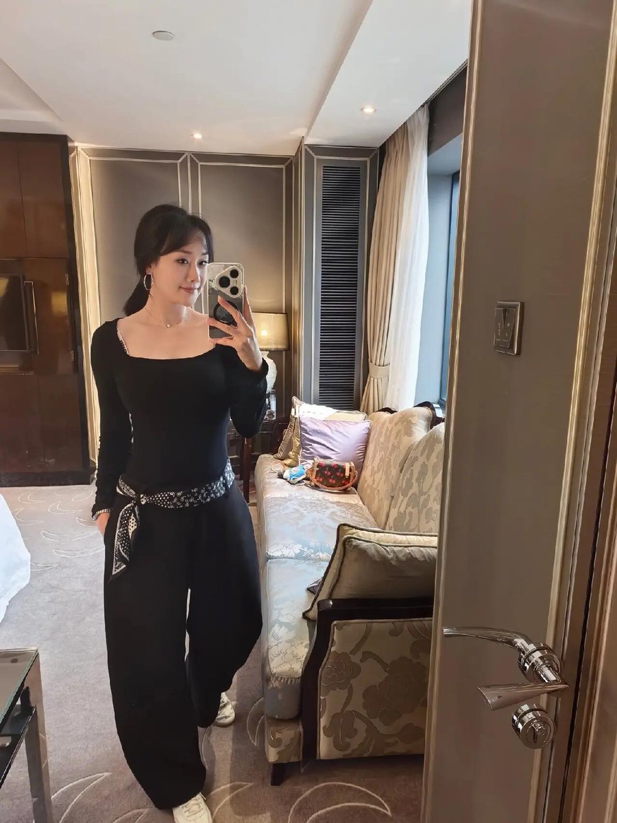 DrogbaBassgan's tweet photo. 很多男生说喜欢微熟气质的，但如果得知对方家里有个七岁的淘气鬼，会不会热情立刻就减半了？ https://t.co/tFsfaBEeQQ