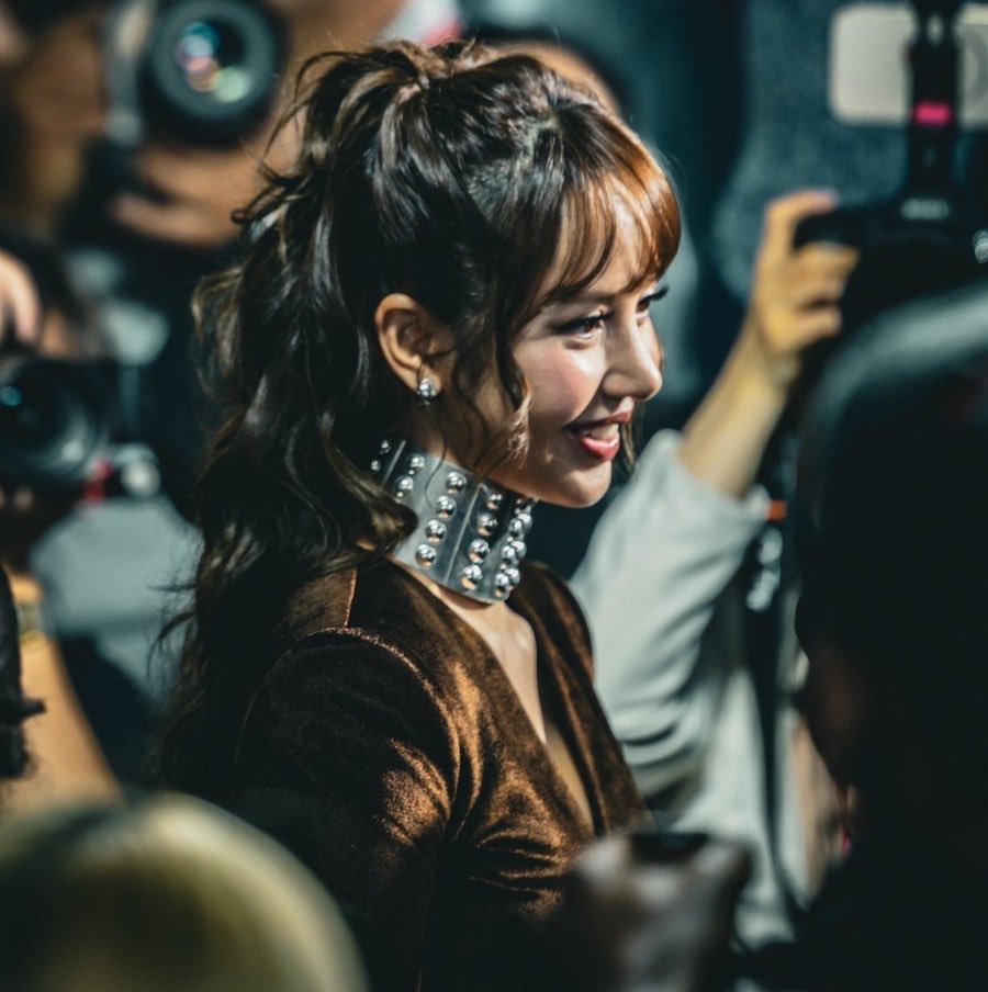 pinksview's tweet photo. the LALISA documentary isn’t really about her leaving YG. it’s about what leaving actually cost, and what finally made staying impossible.

YG didn’t feel like a company. it felt like a strict East Asian parent. not her real parents, but YG. they decided the future, set the standard, and treated her own thoughts as optional. she didn’t need ideas. she needed to finish every assignment perfectly.

the other three (JENNIE, ROSÉ, and JISOO) didn’t feel like coworkers. they felt like siblings. same house, same pressure, same understanding no one else could have. no matter how hard that “parent” (YG) pushed them down, they still got each other first.

the documentary is like a career documentary and more like a delayed adolescence finally arriving.