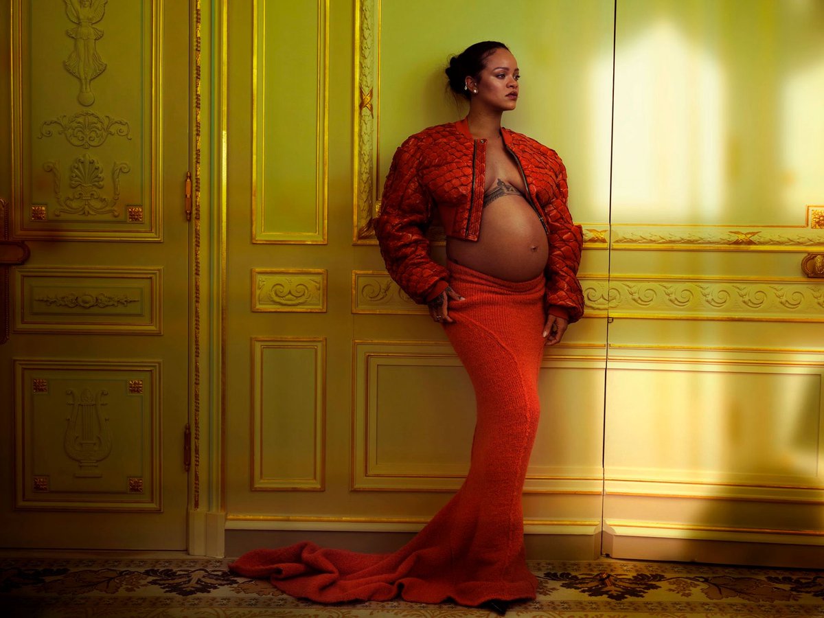 elojoquetodolv's tweet photo. Pido perdón públicamente a Rihanna por si alguna vez me he quejado de que no sacabas música porque estabas demasiado ocupada estando embarazada🙏🏼😭 https://t.co/REI3ymIl74
