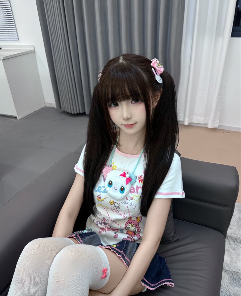 carolyn20ax6's tweet photo. 心情不好想发泄一下，刚有点毛毛了

有人想锐评一下我自己13岁的福吗？  

赶紧看，不要🚪我要删了❤️ https://t.co/zXhQAgYGH8