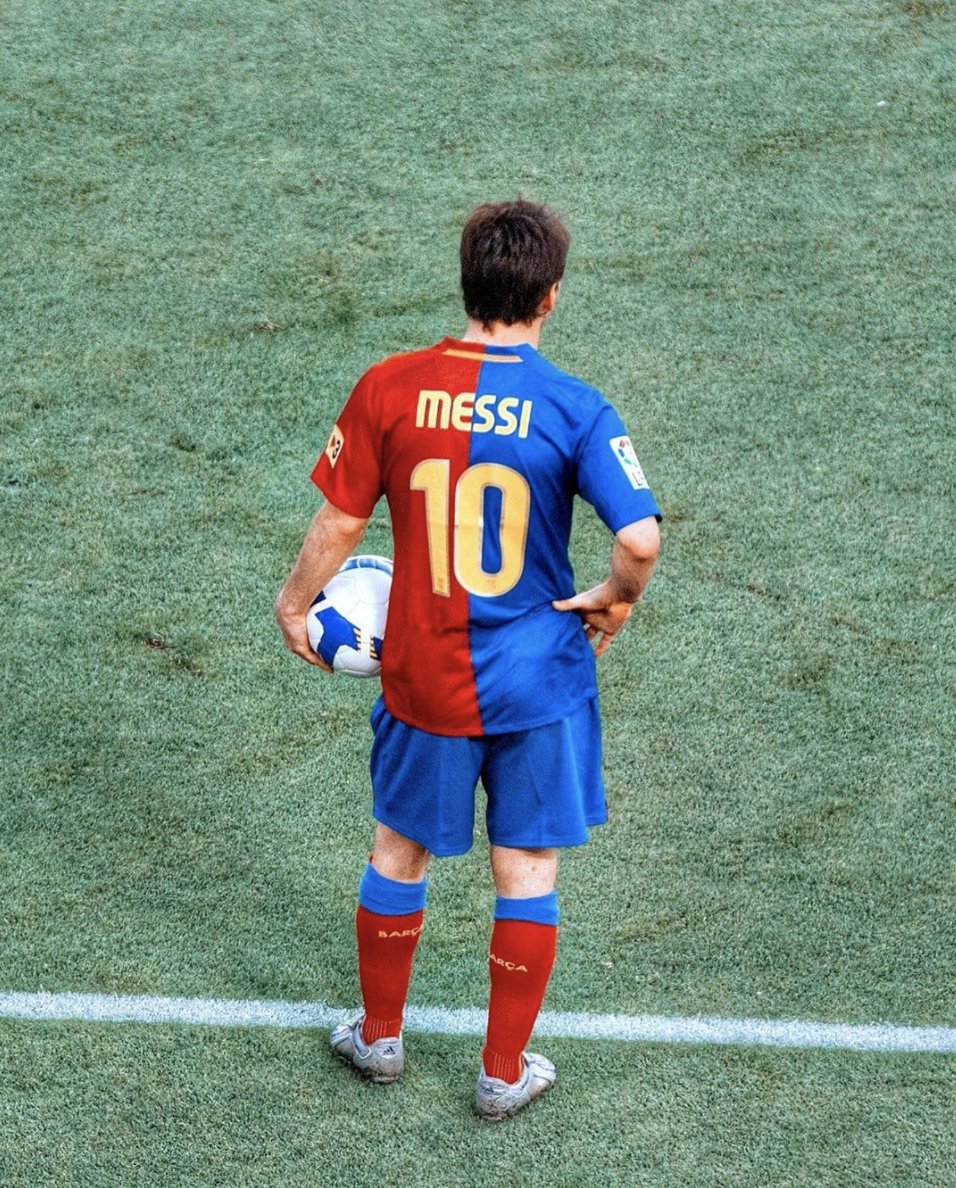 MessiXtraHQ's tweet photo. 🗣️ Lionel Messi: "Sometimes I wish I was 25 and could start my football career again." https://t.co/lxf66lcyVp