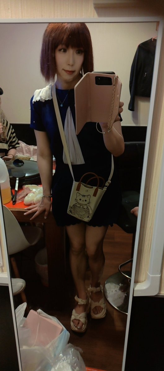 sumika20190707's tweet photo. ここにも
例の鏡🪞
あるんだよん‼️

みんなも撮って拡散しよう📸✨️

 #例の鏡
 #AGEhA
 #東高円寺 https://t.co/oFl3JZ2Czs