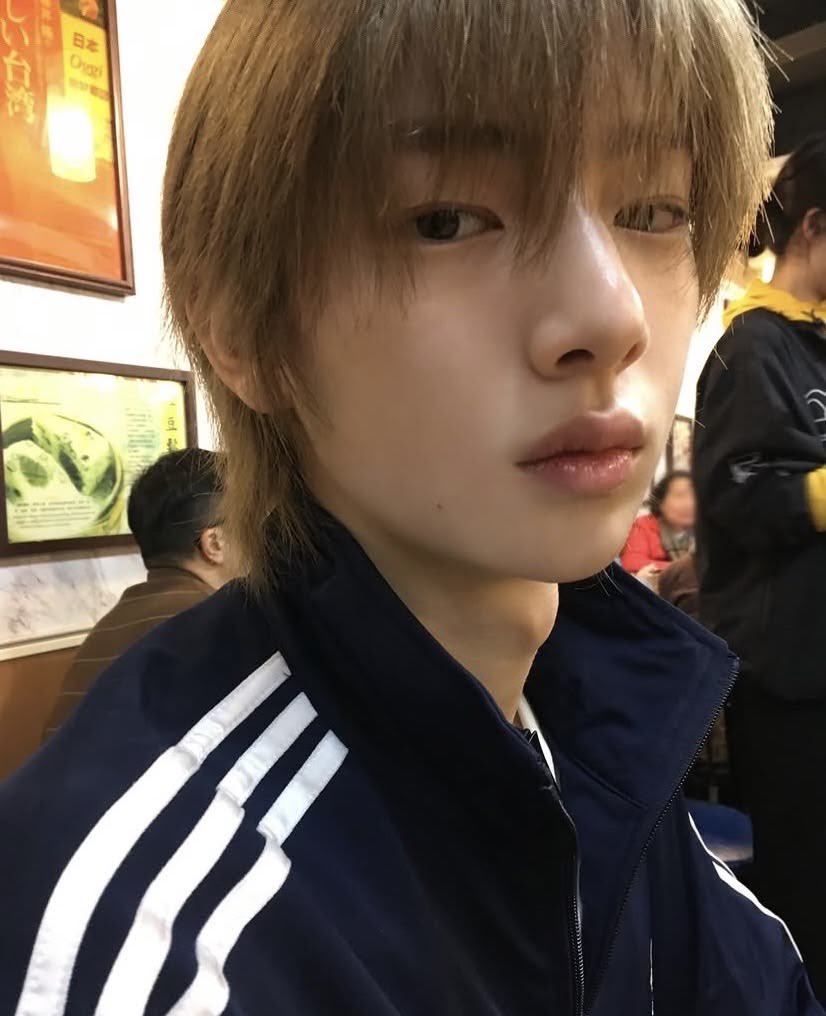 keonwoah's tweet photo. Hi mr. blue jacket! 👋🏼😊 https://t.co/5iyJwpm6Ye
