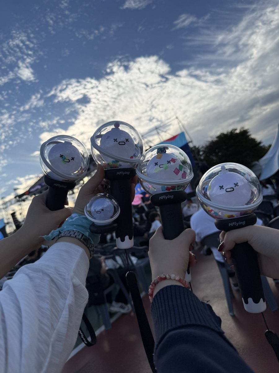 flight__trace's tweet photo. 레쭈롤!❤ 공주도 접수하러 왔습니당😘 https://t.co/i42nuV8PBL