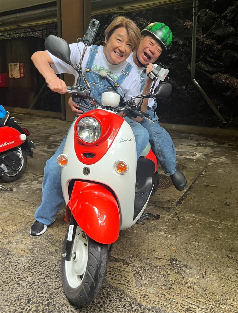tv_life's tweet photo. 近藤真彦が『充電旅』に初登場
「マッチでーす」と民家に突撃
次走は銀シャリ橋本「落差が佐々木朗希のフォーク並み」

🔻記事＆写真はこちら
https://t.co/VEhM9yuXTE 

#出川哲朗の充電させてもらえませんか #近藤真彦 #橋本直 #銀シャリ #銀シャリ橋本 https://t.co/0hke3aSOjA